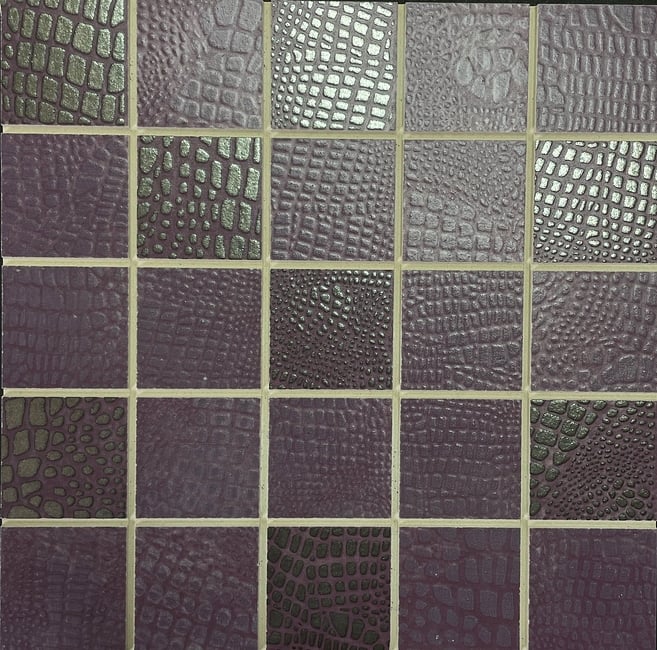 יח' אריח מחורץ עור סגול.  
גודל: 20*20